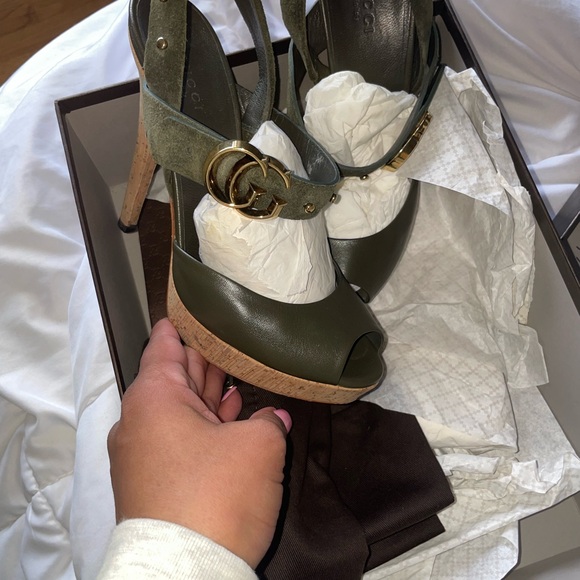 Like New worn 2x excellent condition must see - Picture 8 of 9